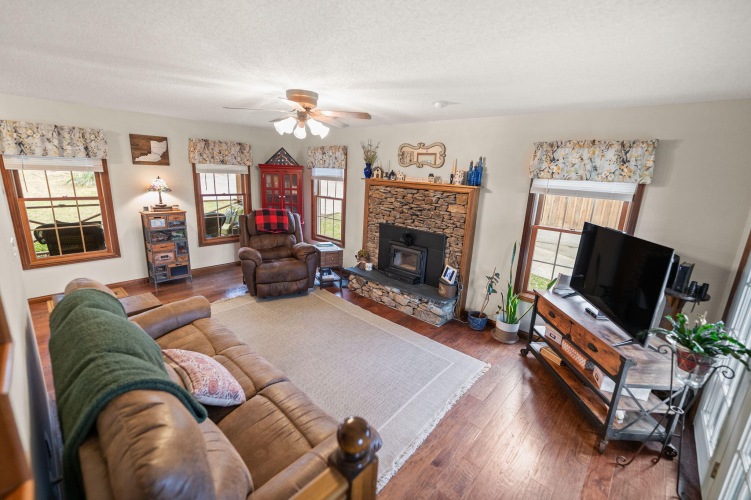 Listing Image 16