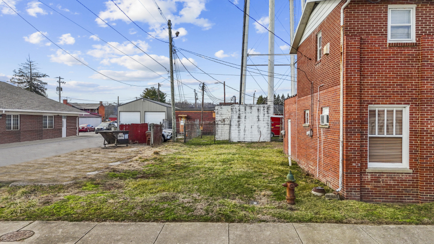 Listing Image 5