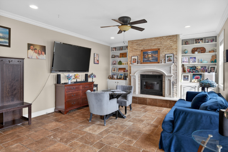 Listing Image 17