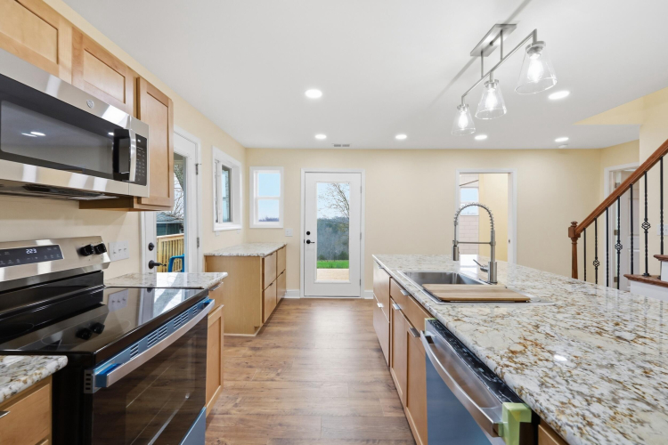 Listing Image 10