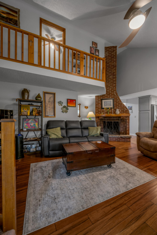 Listing Image 12