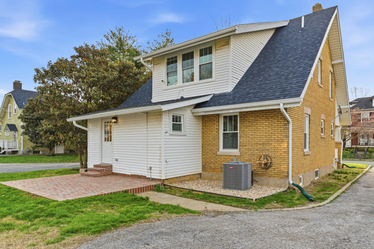 Listing Image 4