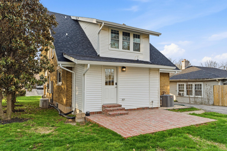 Listing Image 6