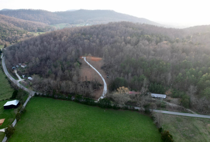 Listing Image 4