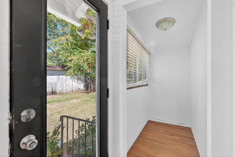 Listing Image 16