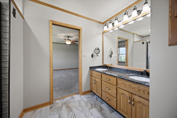 Listing Image 54