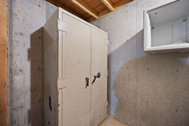 Listing Image 81