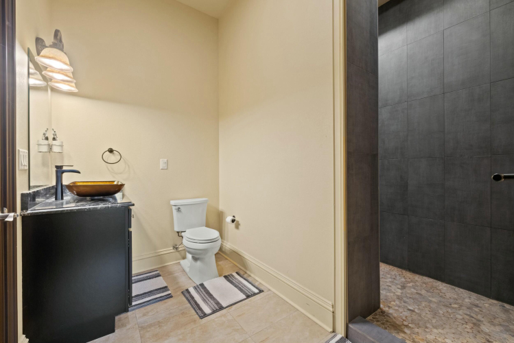 Listing Image 52