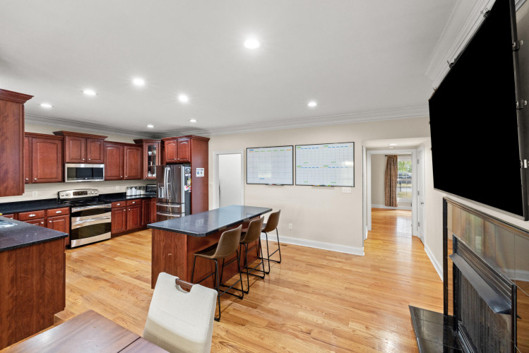 Listing Image 14