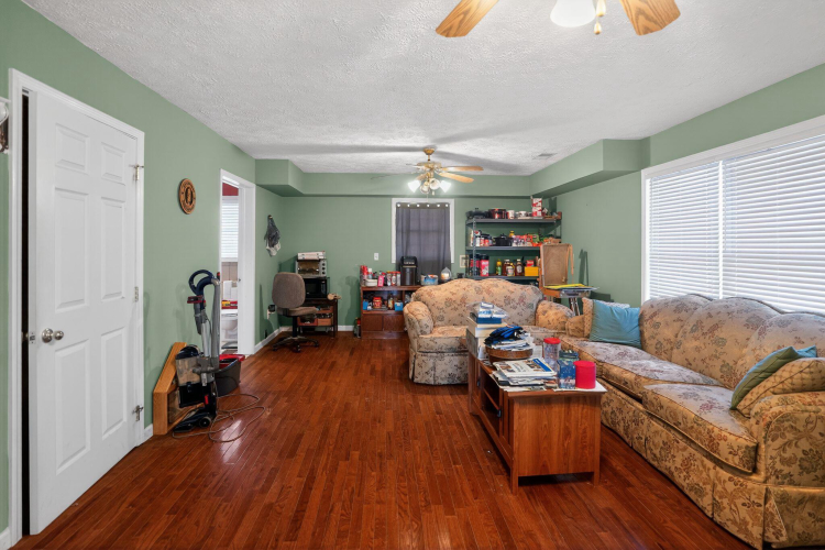 Listing Image 17
