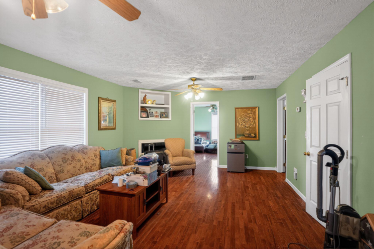 Listing Image 18