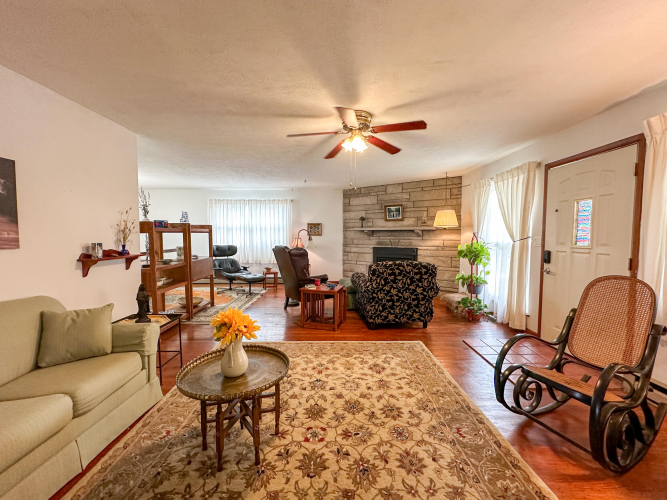 Listing Image 11