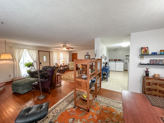Listing Image 17