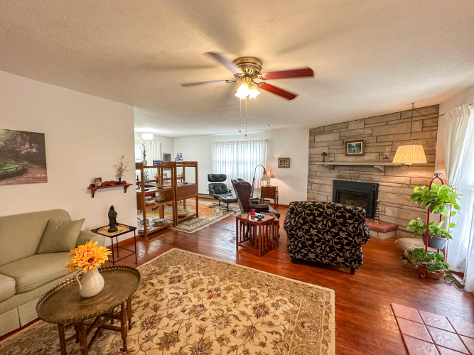 Listing Image 10