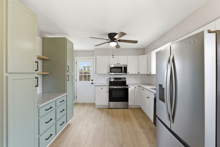 Listing Image 13