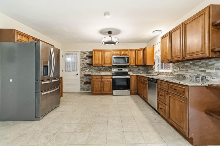 Listing Image 9