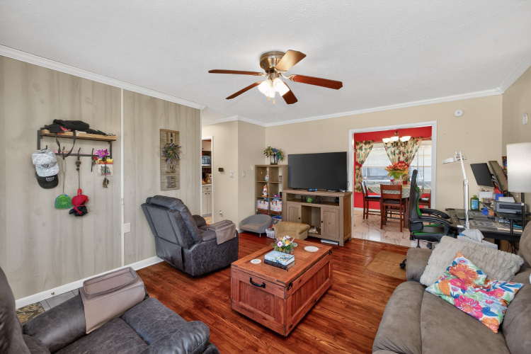 Listing Image 6