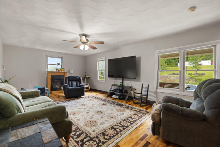 Listing Image 6