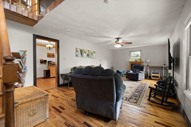 Listing Image 7