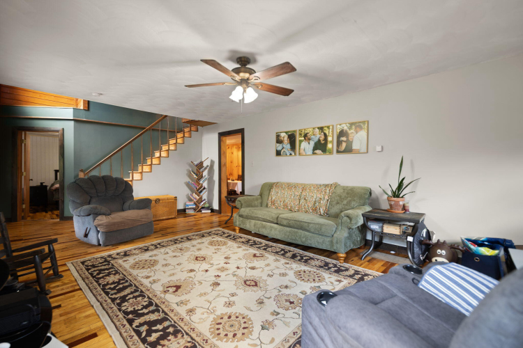 Listing Image 8