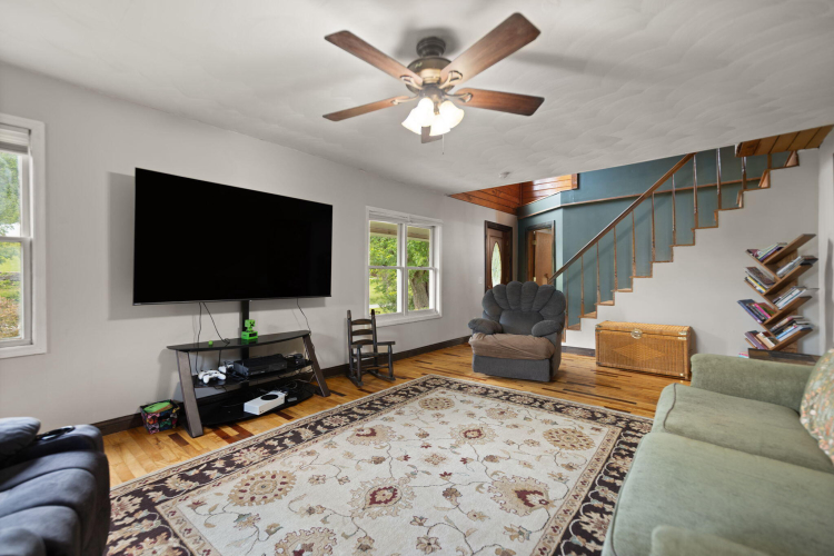 Listing Image 9