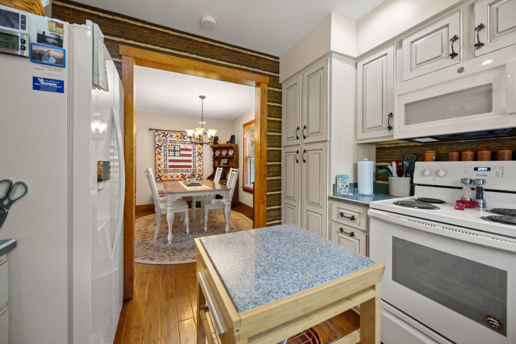 Listing Image 12