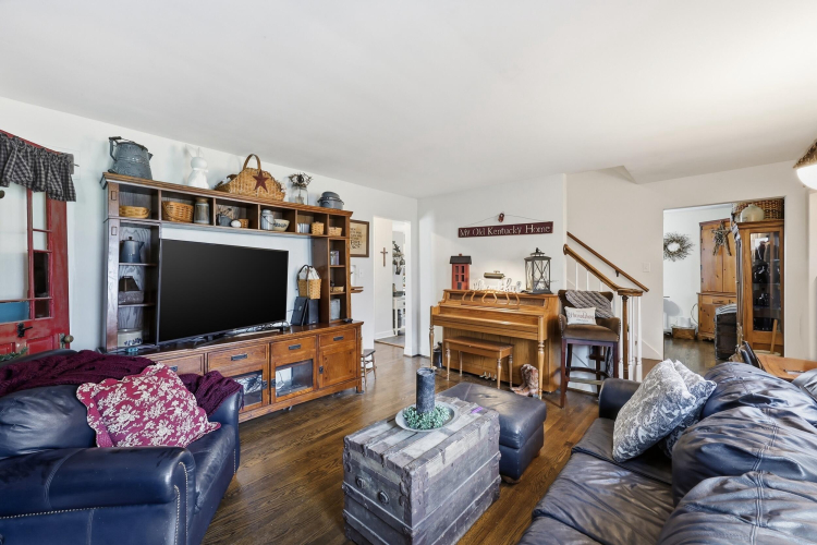 Listing Image 6