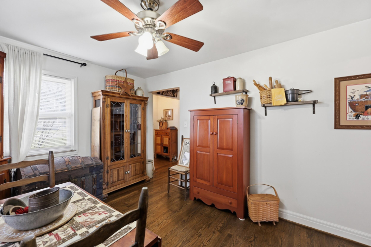 Listing Image 10