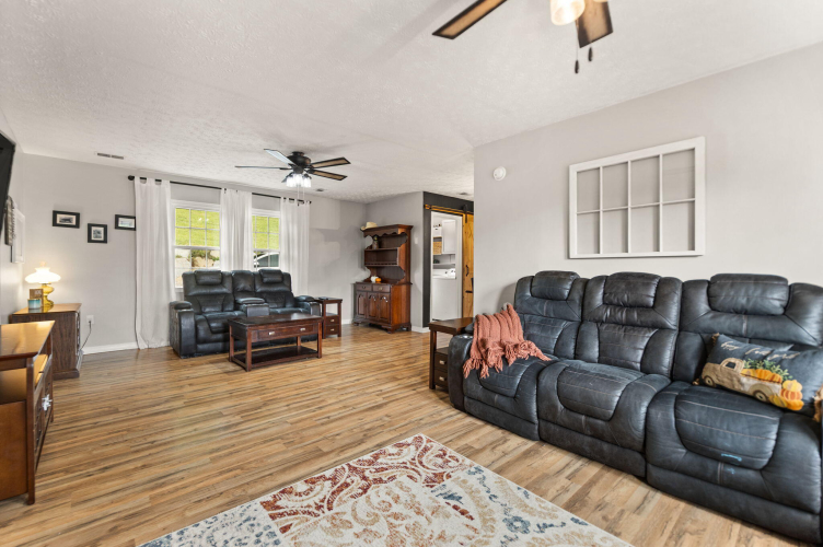 Listing Image 27