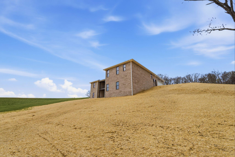 Listing Image 84