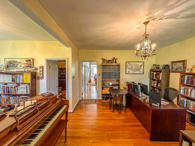 Listing Image 11