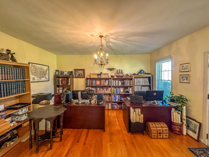 Listing Image 12