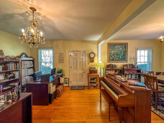 Listing Image 13