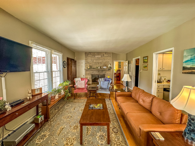 Listing Image 3