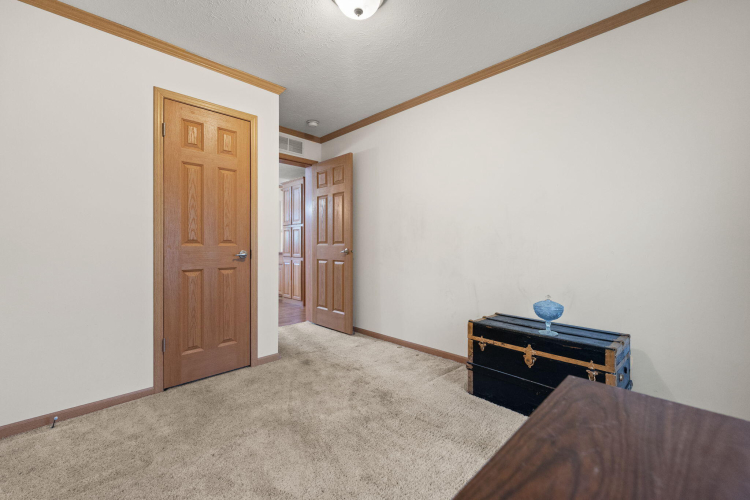 Listing Image 44