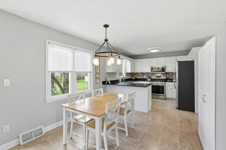Listing Image 12