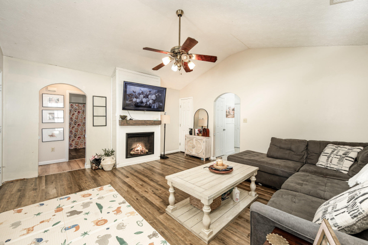Listing Image 3