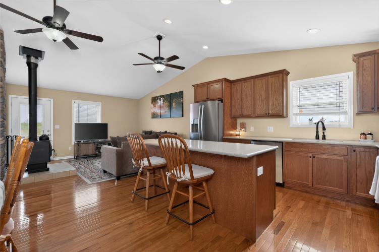 Listing Image 19