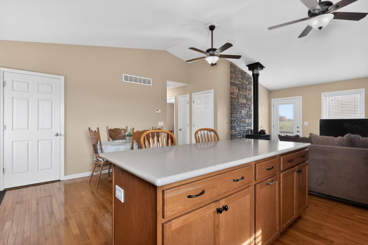 Listing Image 23