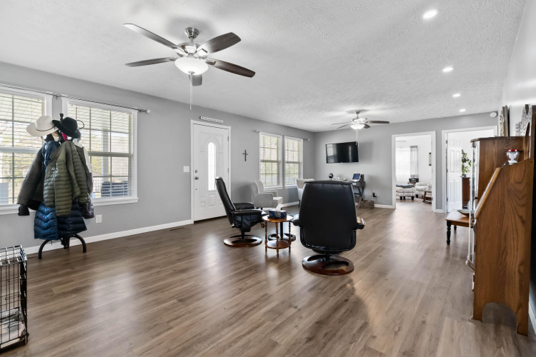Listing Image 14