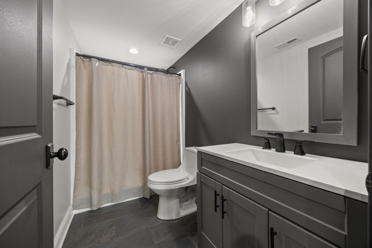 Listing Image 82