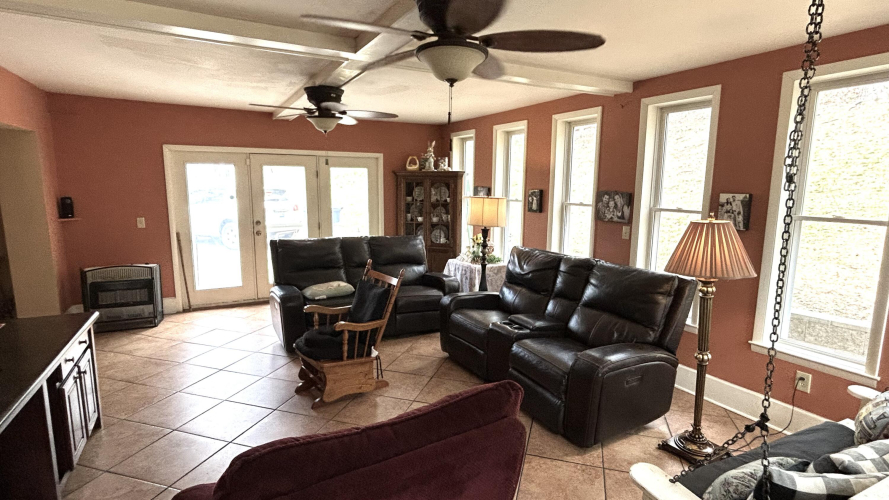 Listing Image 10