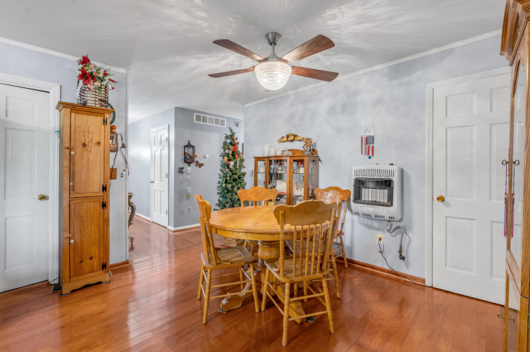 Listing Image 19