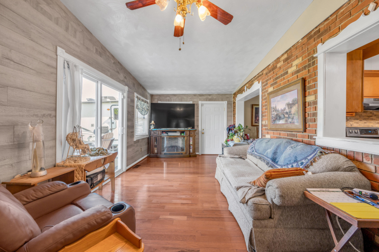 Listing Image 21