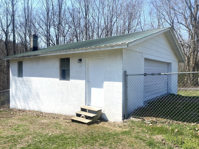 Listing Image 4