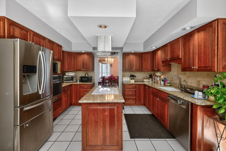 Listing Image 12