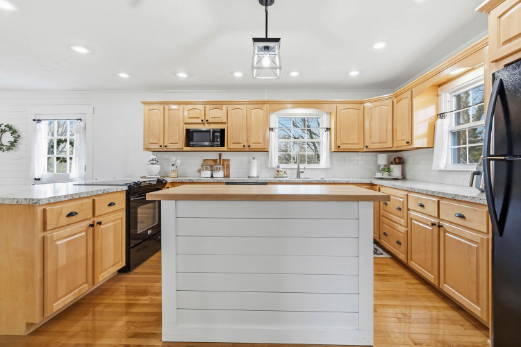 Listing Image 12