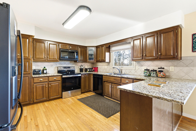 Listing Image 5