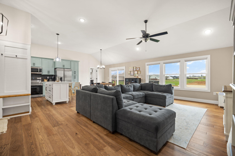 Listing Image 10