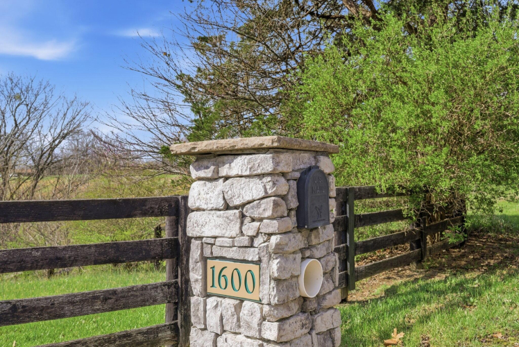 Listing Image 80